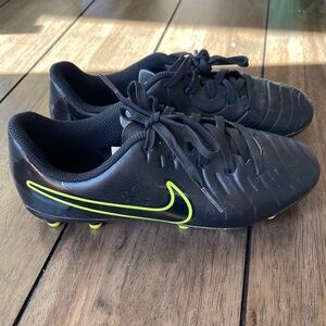 Nike Black and Neon Yellow Soccer Cleats, Big Kids Size 2Y, Used, Unisex